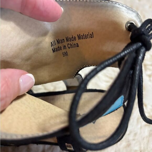 Ashro Black and Blue Heels with Lace-Up Design - Picture 3 of 5